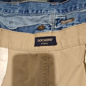 #147 one pair of men's khaki shorts
